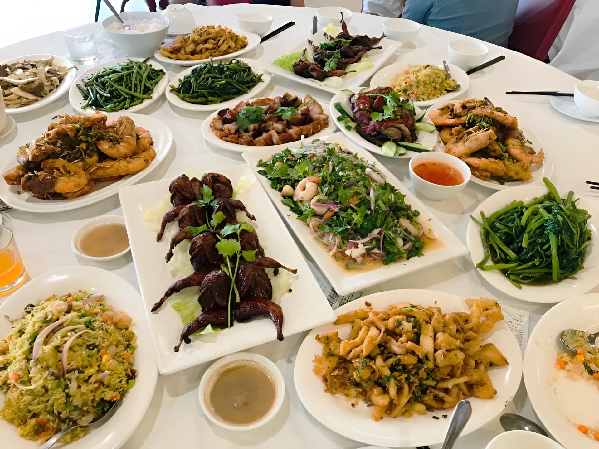 halong bay log0-Picsart-AiImageEnhancer